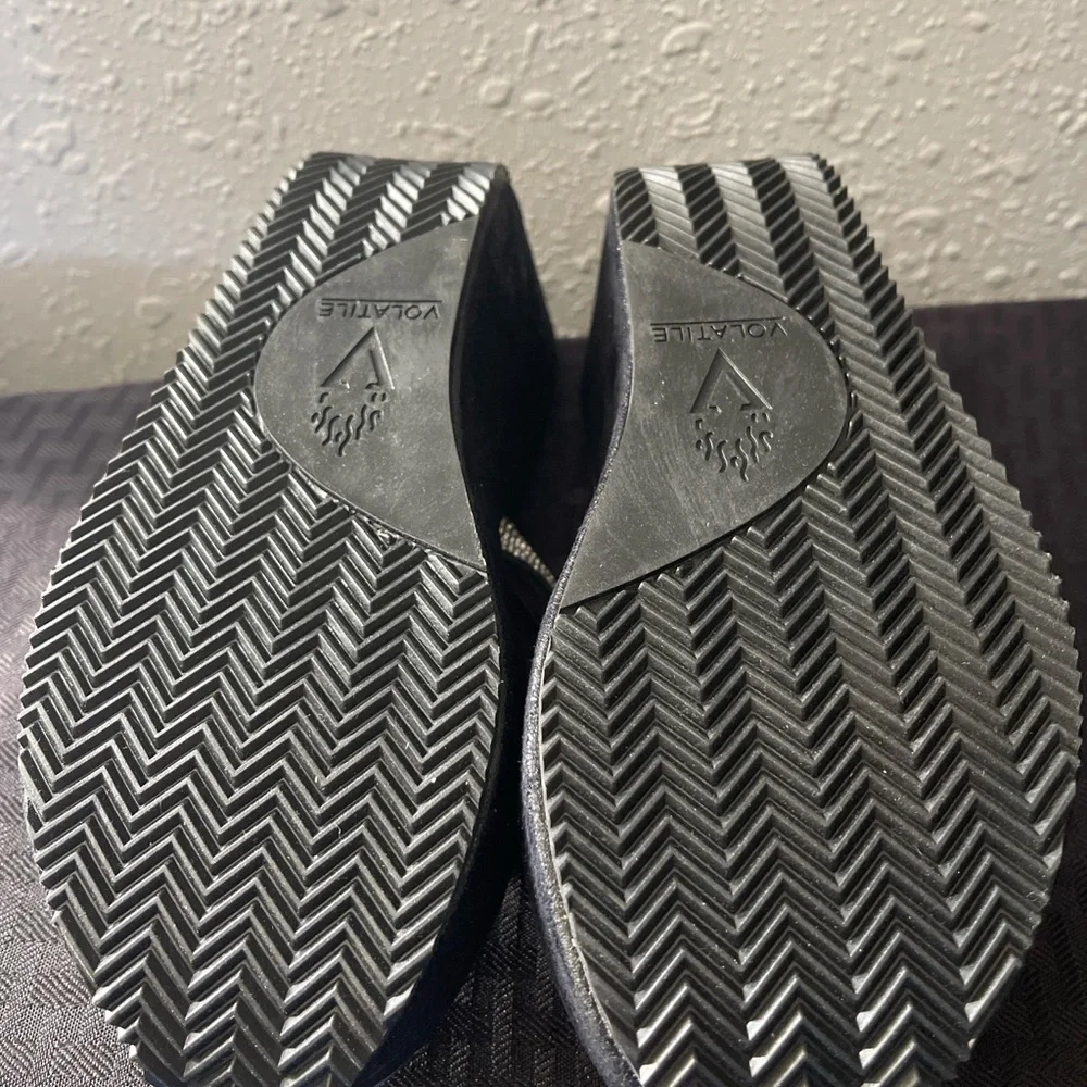 Volatile Elegant Black and White Wedge Sandals Never Worn - Picture 3 of 4